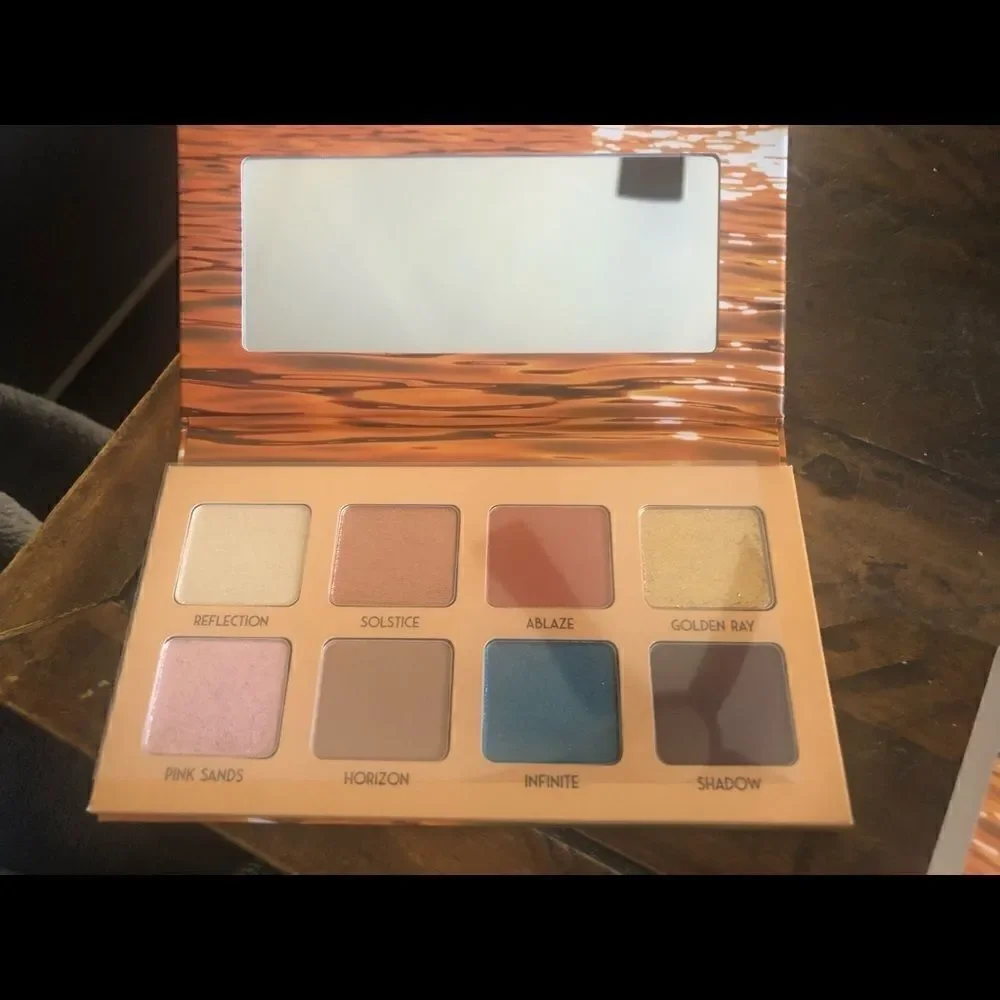 NWT. Golden Hour mango butter eyeshadow palette